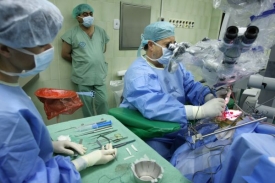 Zlínská nemocnice zastavila plánované operace.