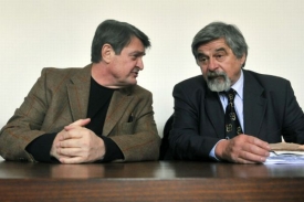 Ladislav Štaidl (vlevo) chce mít jistotu, že se Iveta o syna stará.