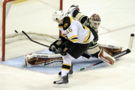 David Krejčí z Bostonu rozhodl utkání na ledě Minnesoty.