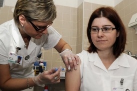 Ve středních Čechách se množí problémy s očkováním.