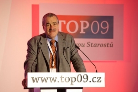 Karel Schwarzenberg je novým předsedou TOP 09.