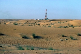 Emirát Abú Zabí má stále jisté příjmy z těžby ropy.