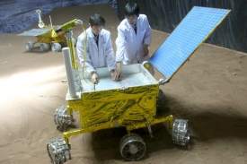Po orbitální sondě přijde na řadu robotický průzkumník.