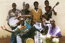 Mookomba nabídne afrobeat, skvělé vokály a bubenické orgie.