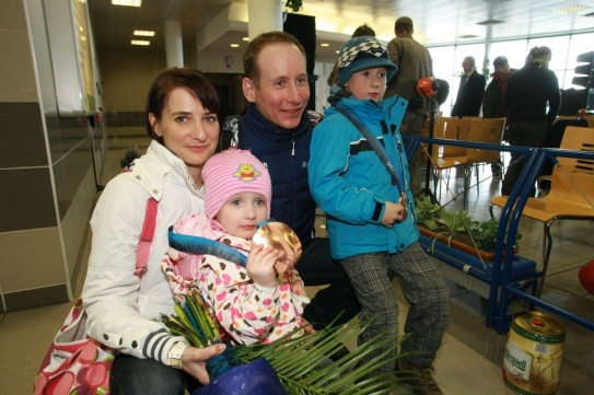 Bauera přijela přivítat manželka Kateřina s dětmi.