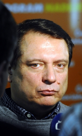 Jiří Paroubek slibuje, že spasí český hokej a sport obecně.