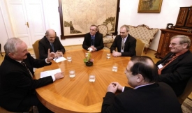 Odboráři se včera sešli s předsedou Senátu Přemyslem Sobotkou.