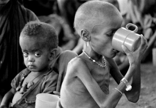 Hladovějící etiopské děti v roce 1984.