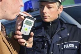 Češi si stěžují na důkladné kontroly a šikanu německých policistů.