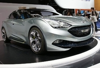 Koncept Hyundai i-flow pohání hybridní systém s dieselovým motorem.