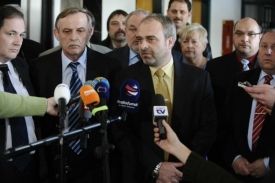 Generální rada odborů svolala kvůli Duškovi mimořádnou schůzi.