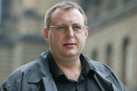 Jiří Hromada, šéf Gay iniciativy, říká, že Dušek je extremista.