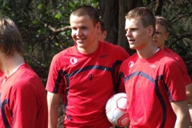 Adam Hloušek (uprostřed).