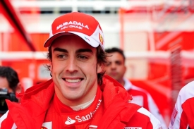 Favorit sázkových kanceláří Fernando Alonso z Ferrari.