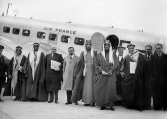 Zavražděný král Faisal. Na snímku ještě jako princ roku 1939 v Paříži.