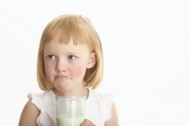 Ani polovina školáků nepije doporučené množství mléka.