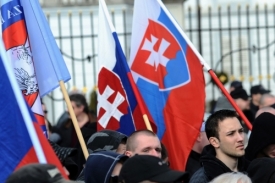 Příznivci krajní pravice slaví v Bratislavě výročí Slovenského štátu.