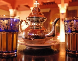 Arabský sladký mátový čaj.
