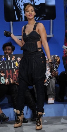 Zpěvačka Rihanna si pořídila do svého šatníku originální kousek.