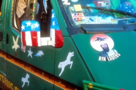 Auto v Mali s nálepkou bin Ladina. Podpora al-Kajdy je na vzestupu.