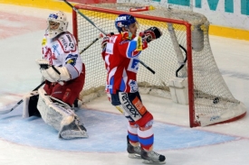 Rostislav Špirko střílí Třinci třetí gól.