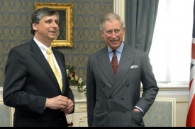 Princ Charles na schůzce s premiérem Janem Fischerem.