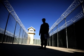 Na základně v afghánském Bagrámu by mohlo vyrůst Guantánamo II.