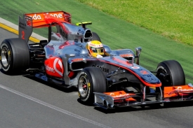 Páteční trénink ovládl Lewis Hamilton.