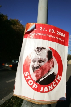 Pouliční kampaň proti Jančíkovi před volbami v roce 2006.
