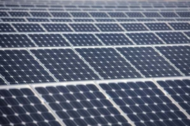 Boom solárních elektráren způsobuje státu problémy.