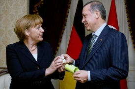 Kancléřka Angela Merkelová a turecký premiér Recep Tayyip Erdogan.