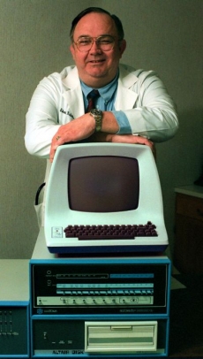 Roberts počítač Altair 8800 koncipoval jako elektronickou stavebnici.