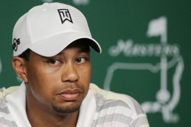 Tiger Woods na pondělní tiskové konferenci v dějišti Masters.