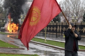 Protivládní demonstrace v Kyrgyzstánu.