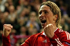 Fernando Torres nasměroval dvěma góly Liverpool do semifinále.