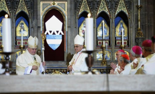 Nový pražský arcibiskup Duka na slavnostní mši v katedrále sv. Víta.