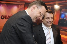 Na začátku úsměvy. Volební lídři Nečas a Paroubek.