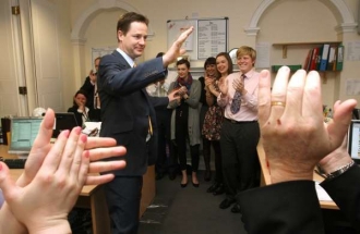Vůdce liberálních demokratů Nick Clegg během kampaně.