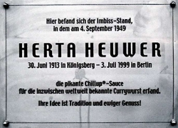 Podle Berlíňanů vymyslela curyrwurst paní Heuwerová.