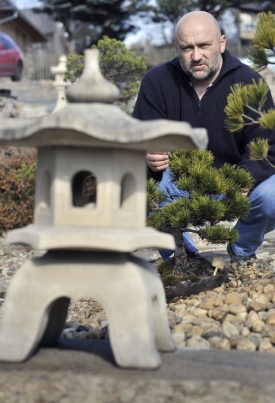Pavel Šimon buduje japonskou kamennou zahradu už léta.