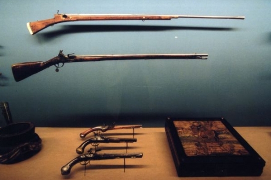 Cílem zlodějů byly bodné a sečné historické zbraně (ilustrační foto).