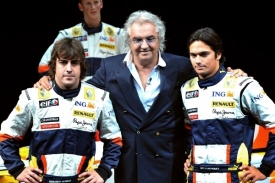 Flavio Briatore s fernandem Alonsem a Nelsonem Piquetem v roce 2008.