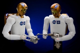 Robonauti by měli lidem pomáhat na stanici i při výstupech do vesmíru.
