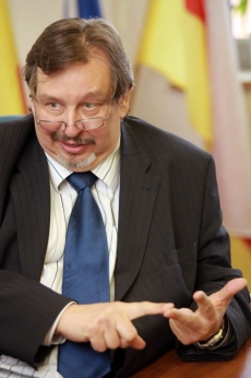 Starosta Jančík měl u rozhovoru i index, diplomovou a rigorózní práci.