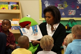 Michelle Obamová v jedné z alternativních škol ve Washingtonu D.C.