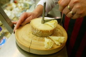 Vůně sýru je příjemná ve spojení se sýrem. V parfému by to nebylo ono.