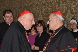 Kardinál Tomáš Špidlík (vlevo) při loňské oslavě devadesátin.
