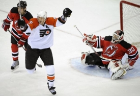 Chris Pronger překonal Martina Brodeura, víc gólů už Flyers nedali.