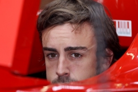 Fernando Alonso odstartuje v neděli ze třetí pozice.