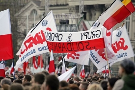Poláci znovu vytáhli do ulic standardy Solidarity.